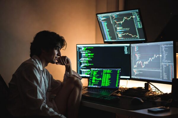 Hobbyists Building Prediction Market Arbitrage Bots